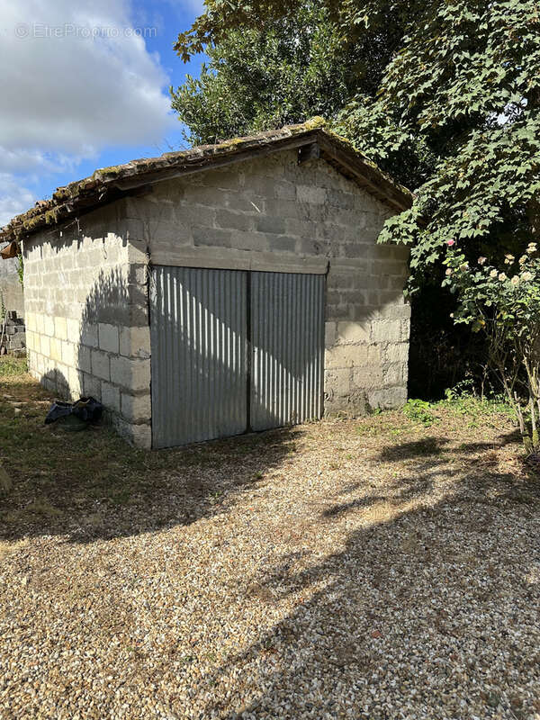 Maison à LA ROCHE-CHALAIS