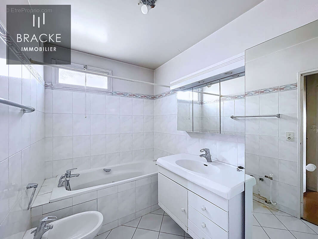 Appartement à COURBEVOIE