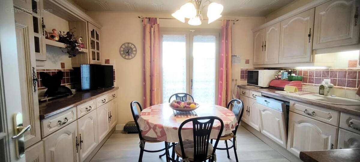 Maison à VETRAZ-MONTHOUX