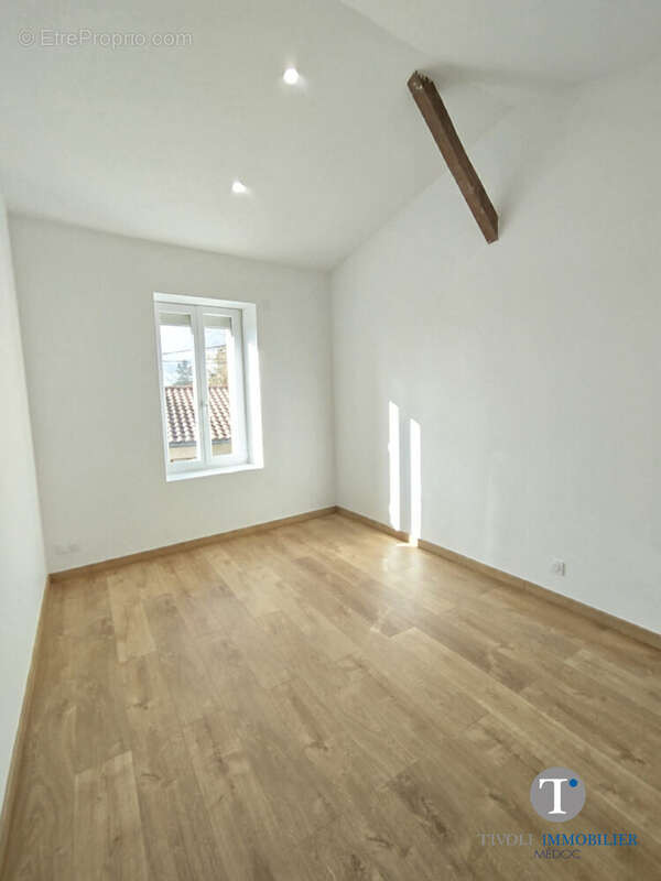 Maison à SAINT-JULIEN-BEYCHEVELLE