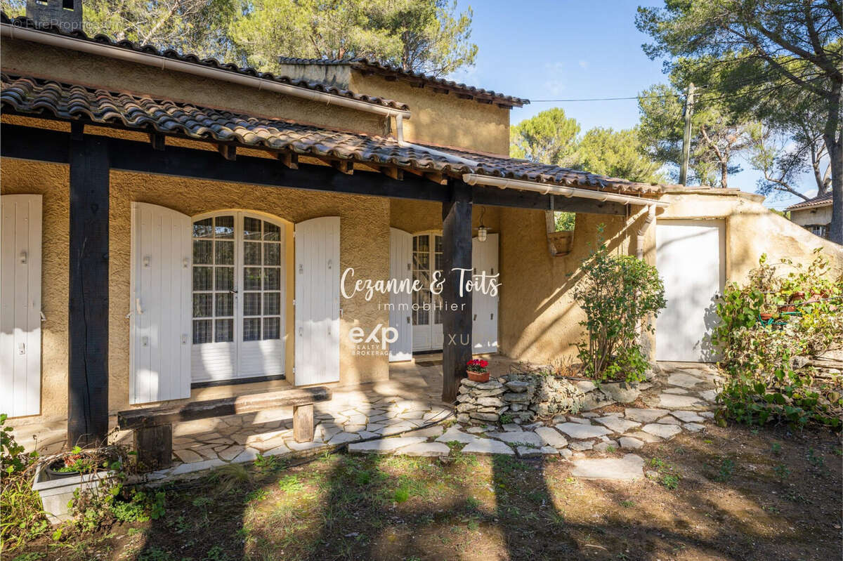 Maison à VENTABREN