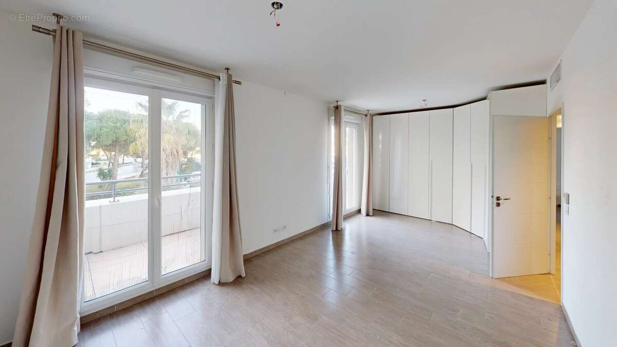 Appartement à VILLENEUVE-LOUBET