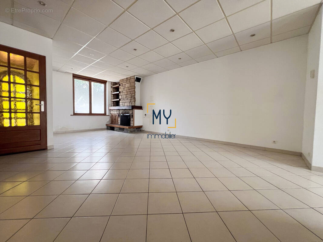 PIECE DE VIE (SALON-SALLE A MANGER) - MAISON 3 CHAMBRES AVEC JARDIN - MAISON A VENDRE SAINT-ANDRE - 59350 - Maison à SAINT-ANDRE-LEZ-LILLE