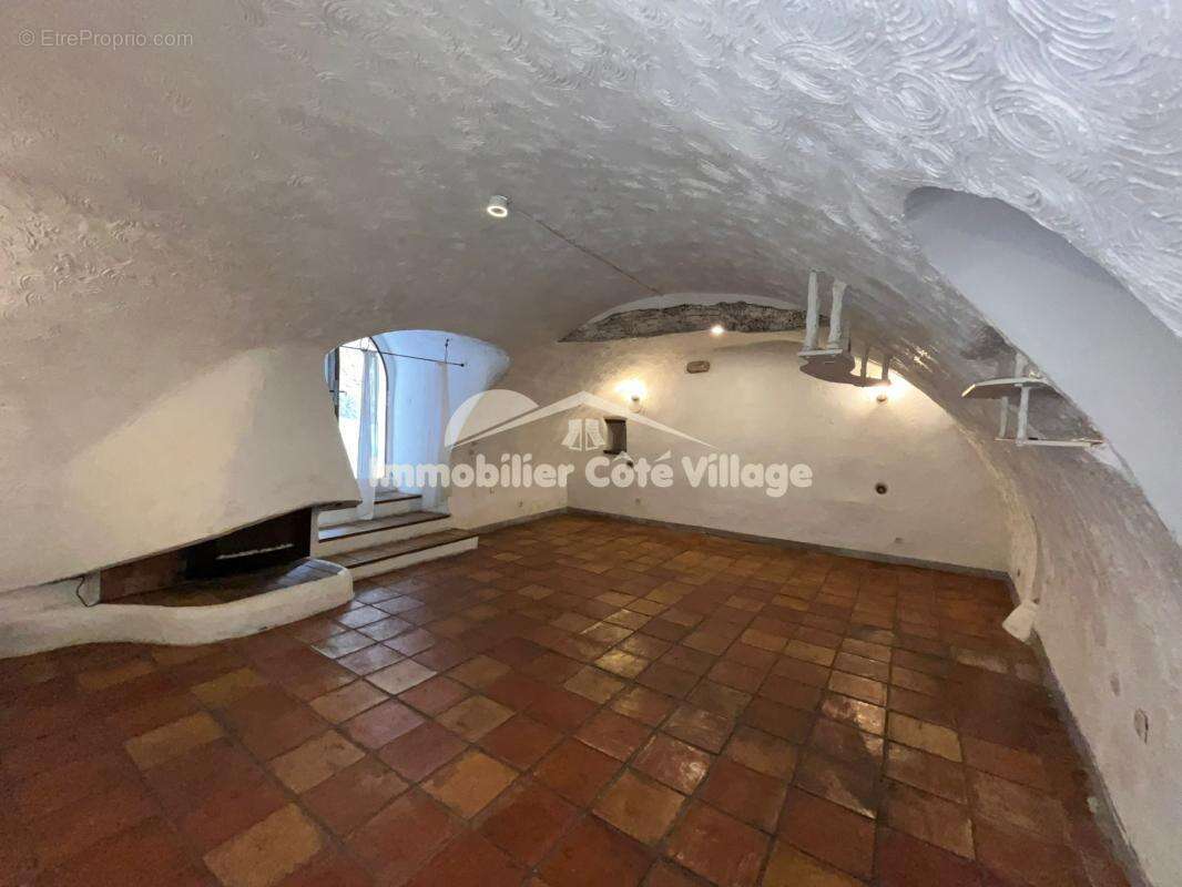 Appartement à TOUET-DE-L'ESCARENE