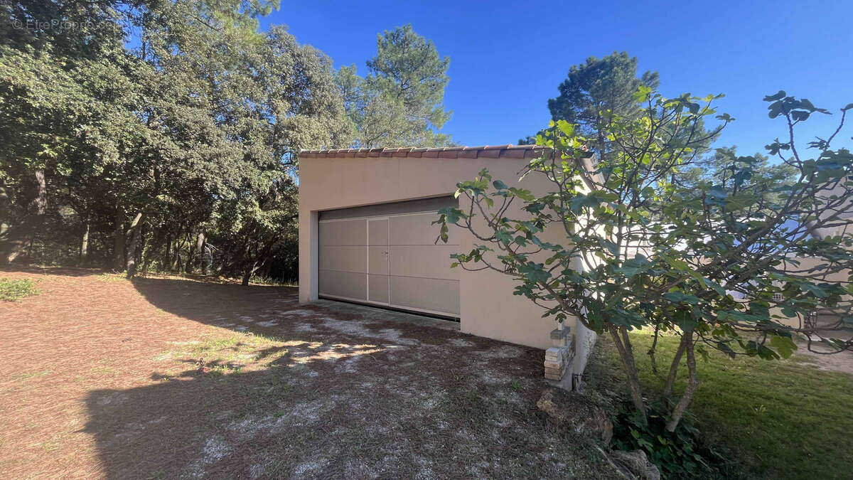 Maison à SAINT-MARCEL-DE-CAREIRET