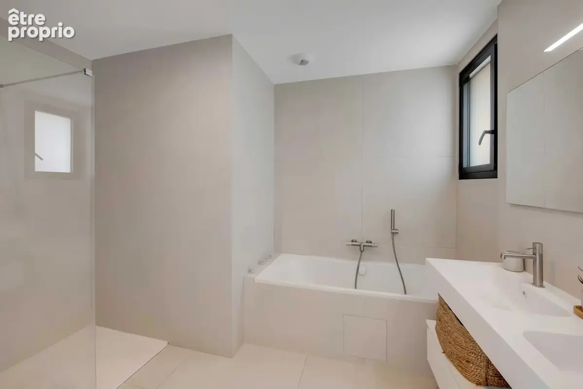 Villa contemporaine 230 m² - boulouris, à 900 m des plages. - photo 6