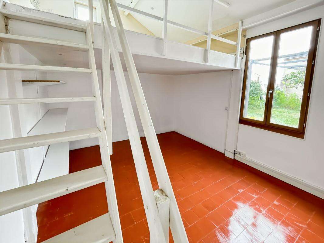 Maison de charme en pierre située au centre-ville de Toury, à deux pas d'une école et des transports en commun - photo 9