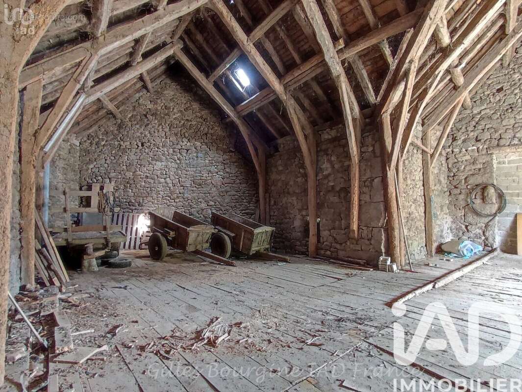 Maison 130 m² à Aumont-Aubrac  - photo 2