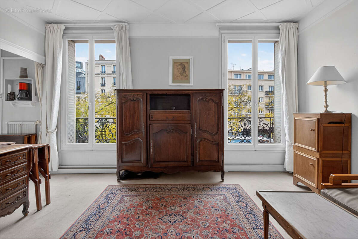 Appartement à PARIS-16E