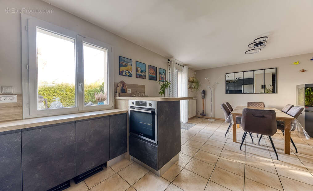 Maison à OZOIR-LA-FERRIERE