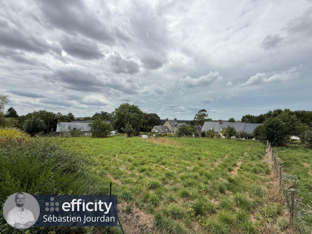Terrain à SERVON