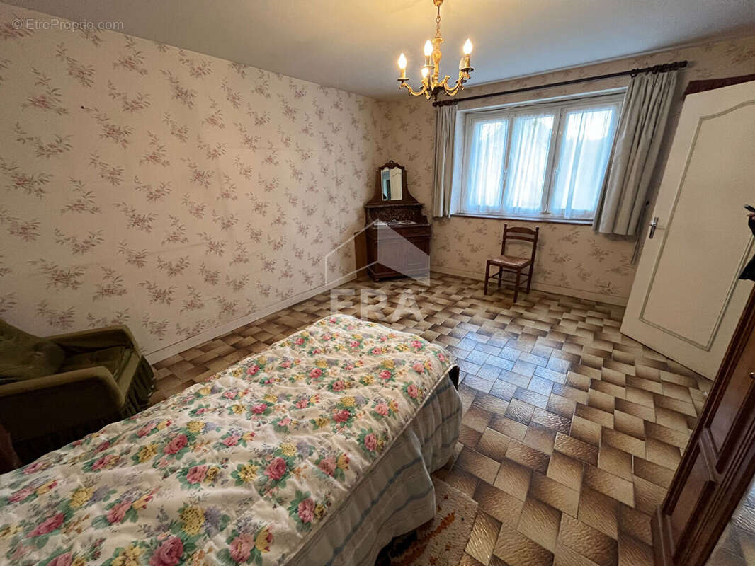 Maison à VILLAINES-SOUS-LUCE