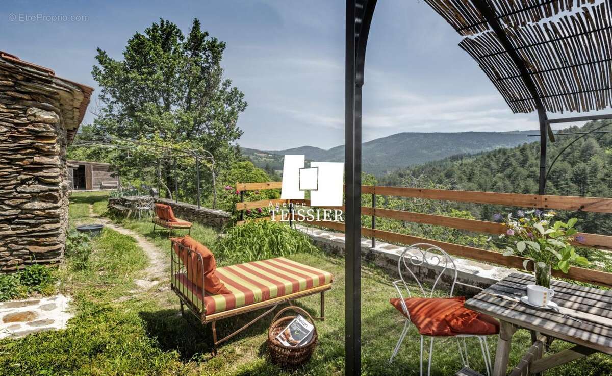 Mas Cévenol avec une vue dégagée et près de 3 hectares de te - photo 19
