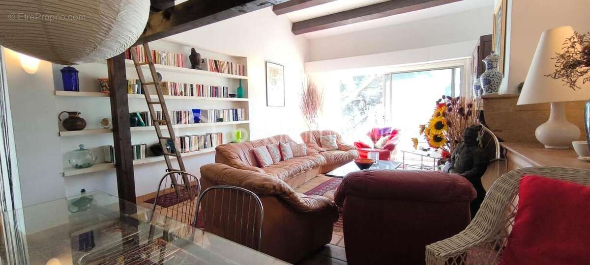 Magnifique maison sur une grande parcelle avec une dépendance et un garage , au bord  de la plage de l'étang de Berre , sur Sain - photo 6