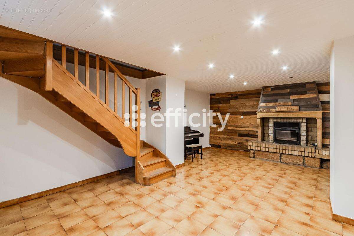 Maison 129 m² à Charnay  - photo 2