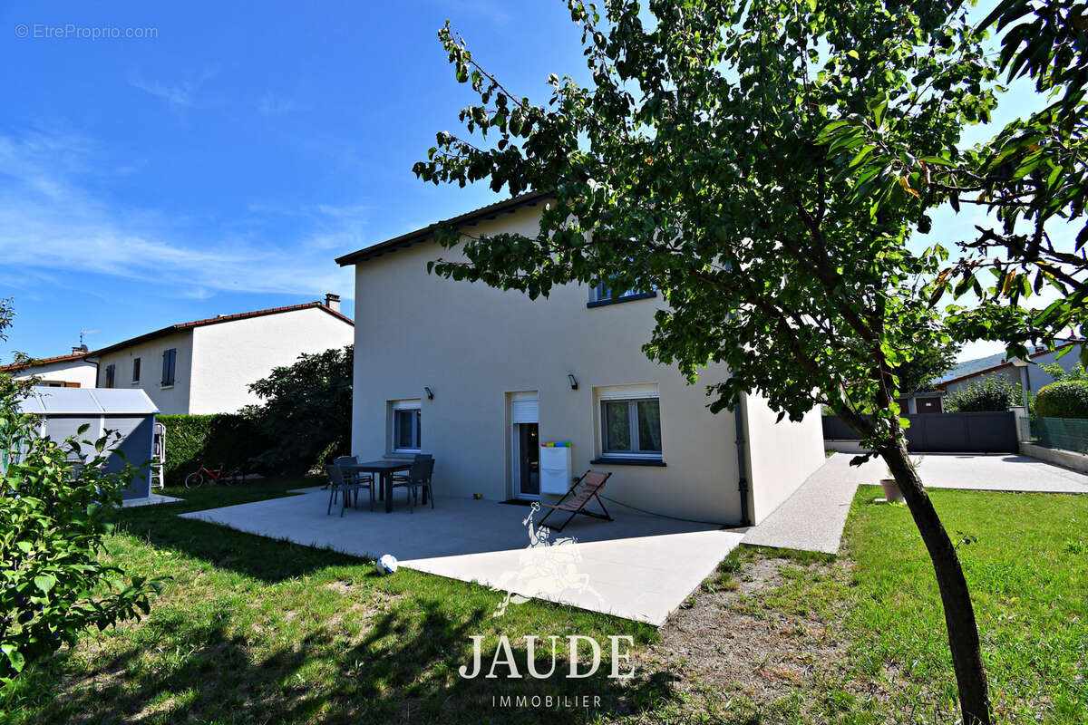 Maison 135 m2 avec jardin clos et arboré (453m2) ENTIÈREMENT RÉNOVÉE - photo 13