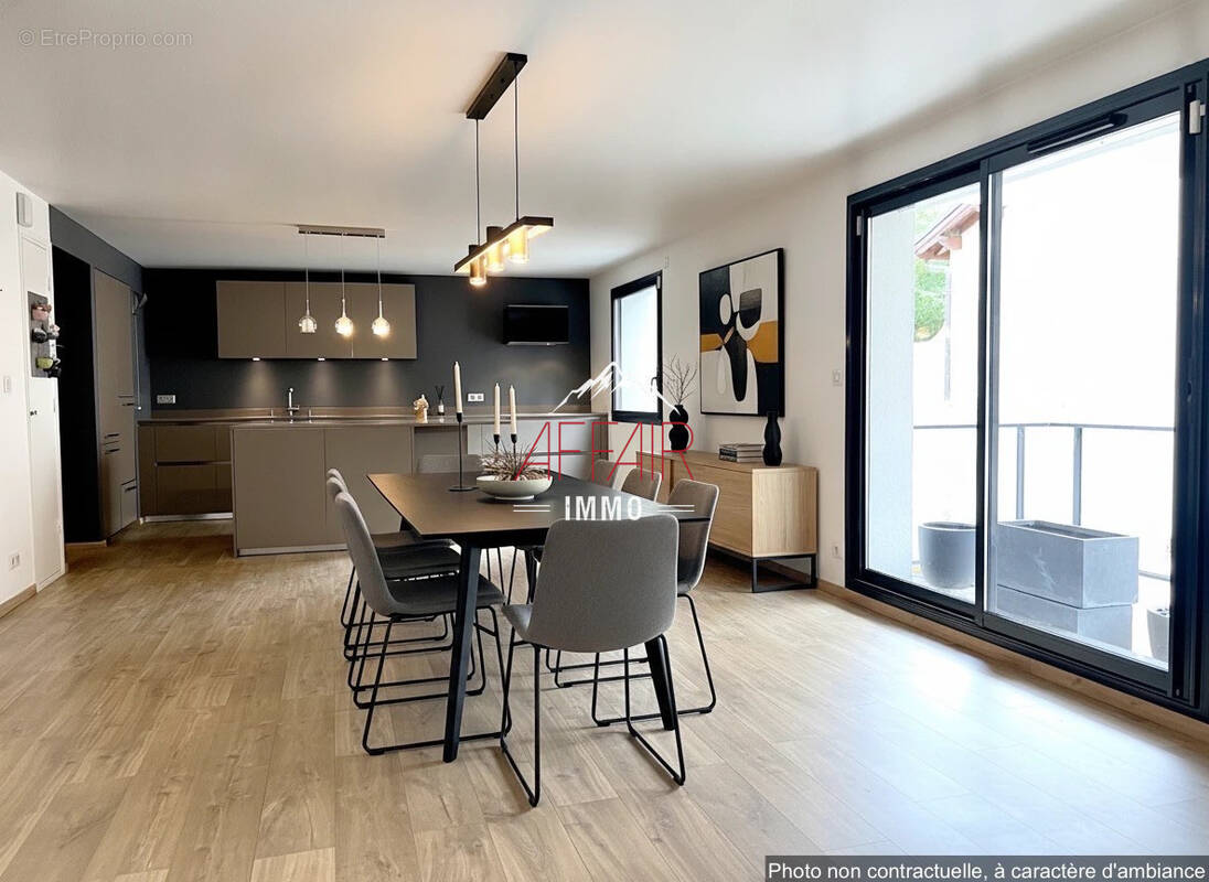 Appartement à COLLONGES-SOUS-SALEVE