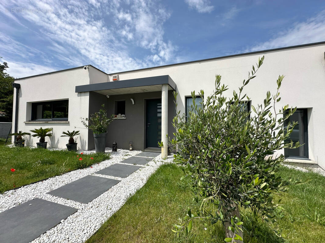 Maison à POUILLON