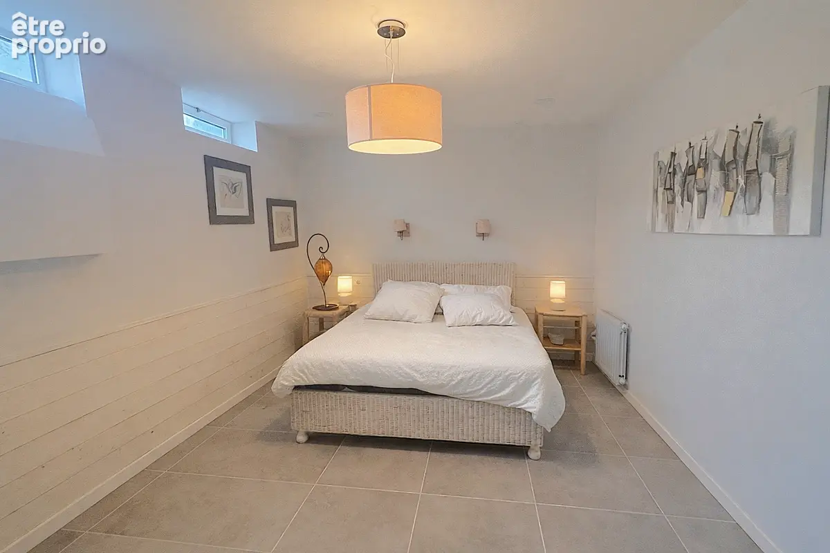 Maison de 220 m2 avec 6 pièces -2 dépendances et une piscine. - photo 13