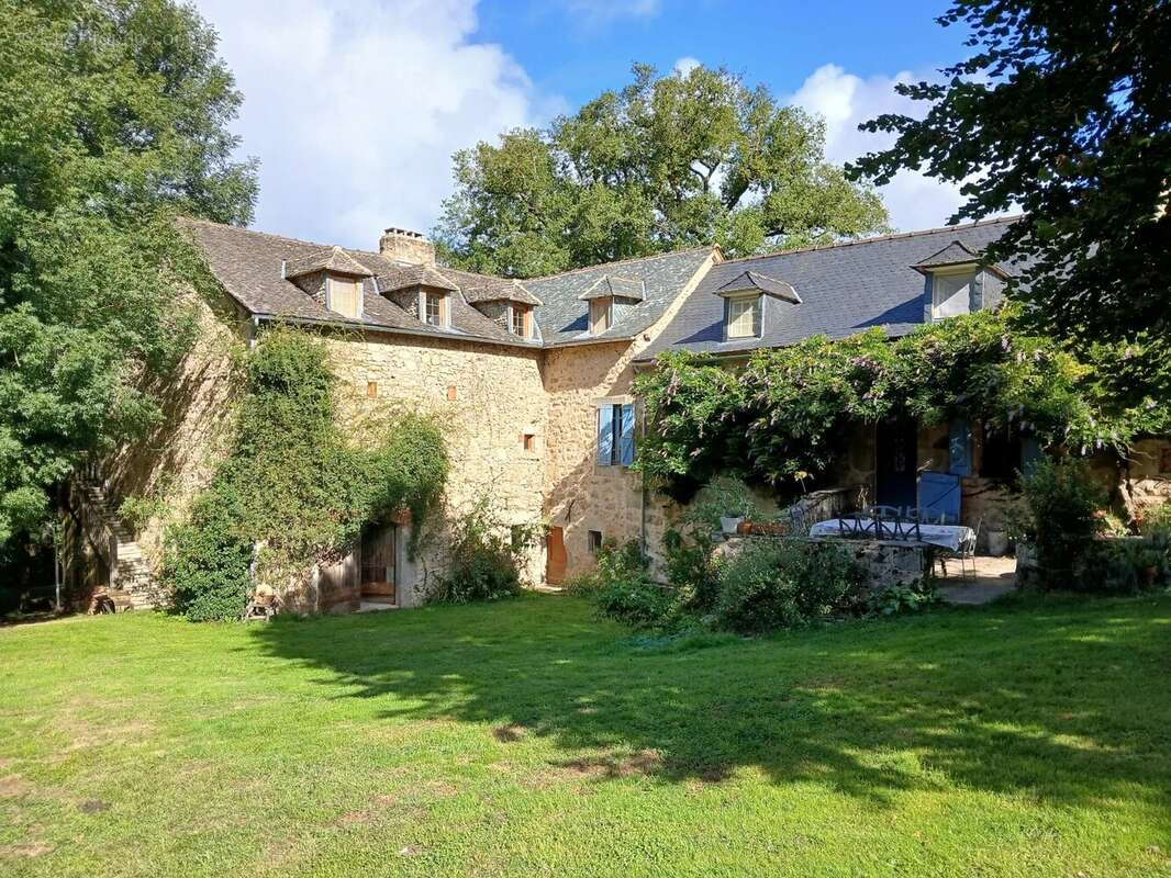 Lunac: Propriété de caractère avec trois habitations , piscine et vues panoramiques - photo 18