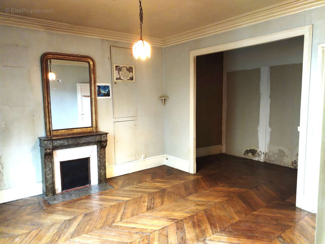 Appartement à PARIS-14E
