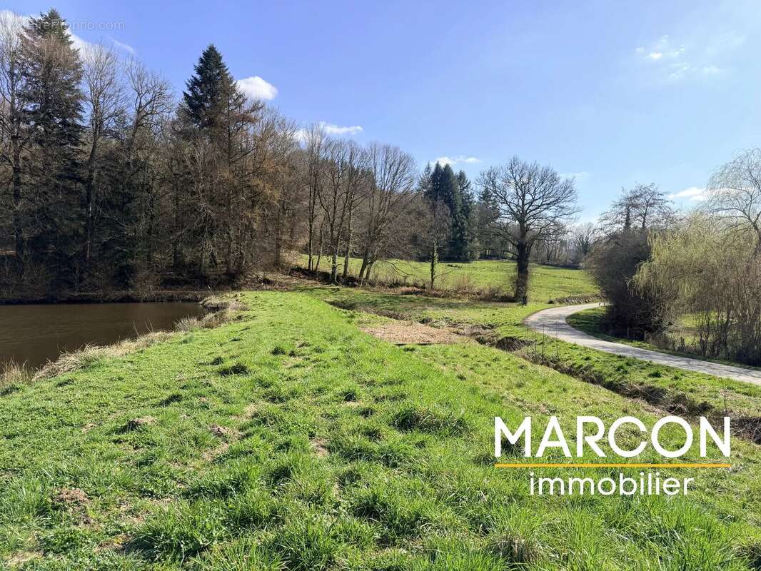 Terrain à AZAT-CHATENET