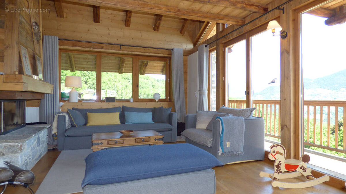 Maison à LES ALLUES