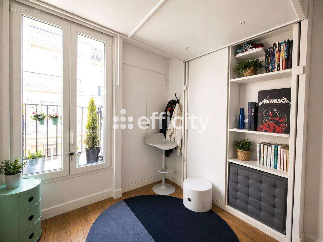 Appartement à PARIS-16E
