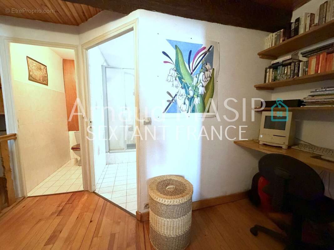 Maison beaux volumes, 156m² hab, 3 chambres, sdb + sde, piece loft, proche commodites - photo 8