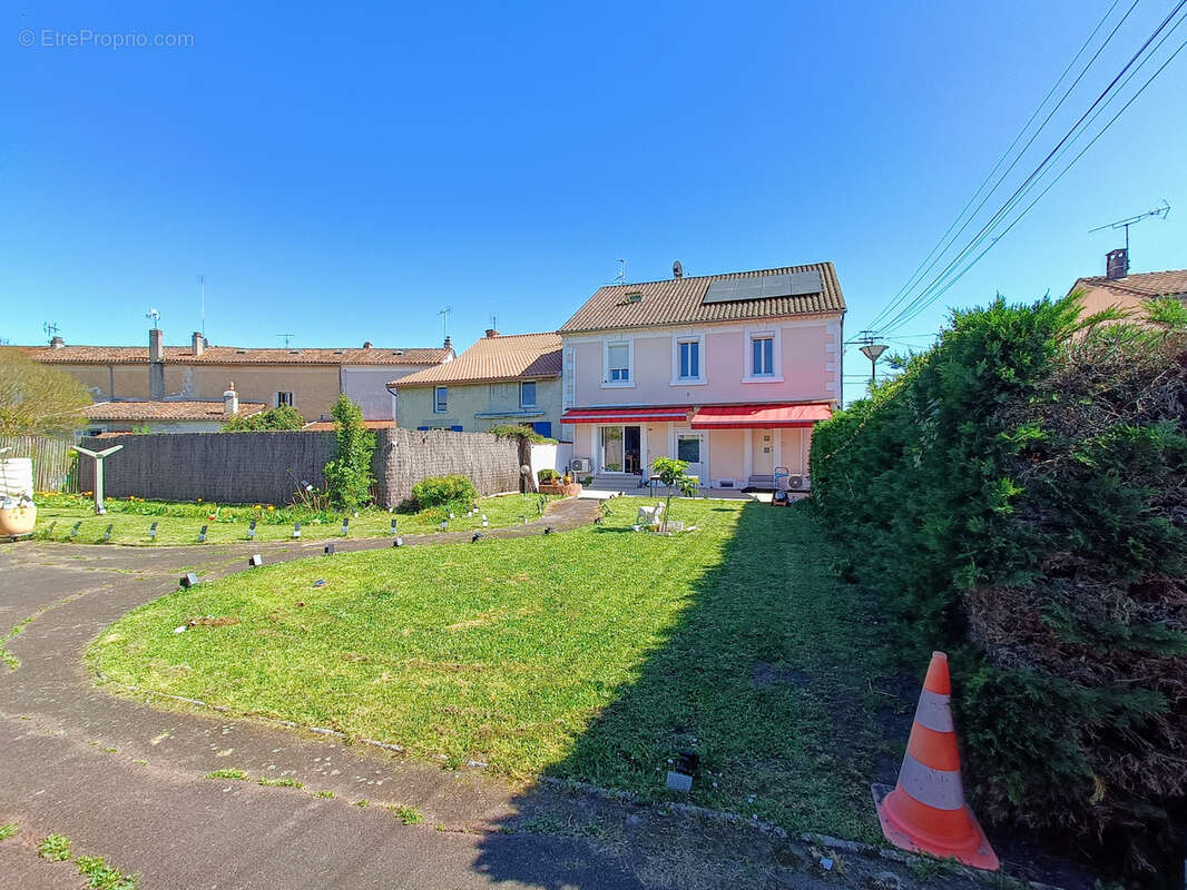 Maison à SAINT-ASTIER