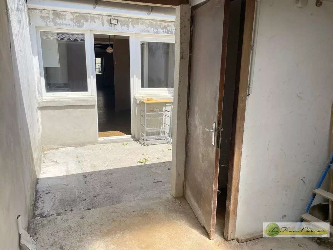 Maison 80 m² à Aigre  - photo 6