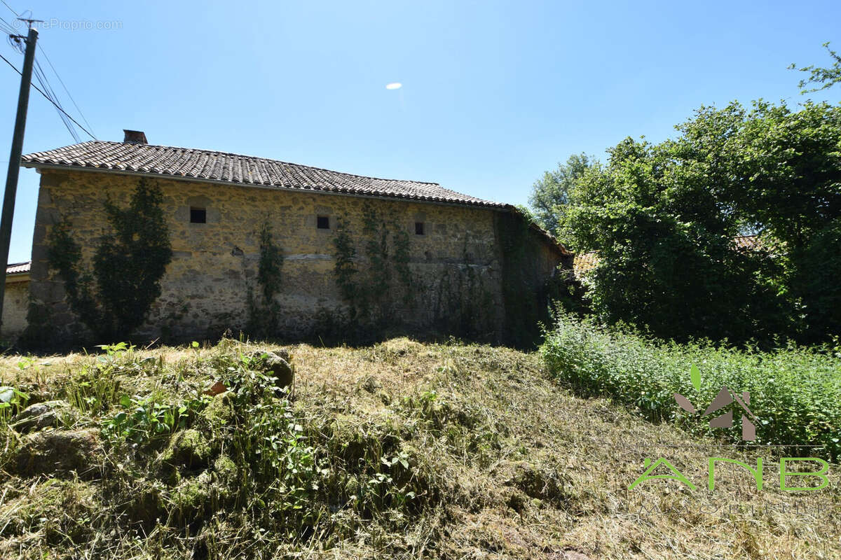 Maison à BUSSEROLLES