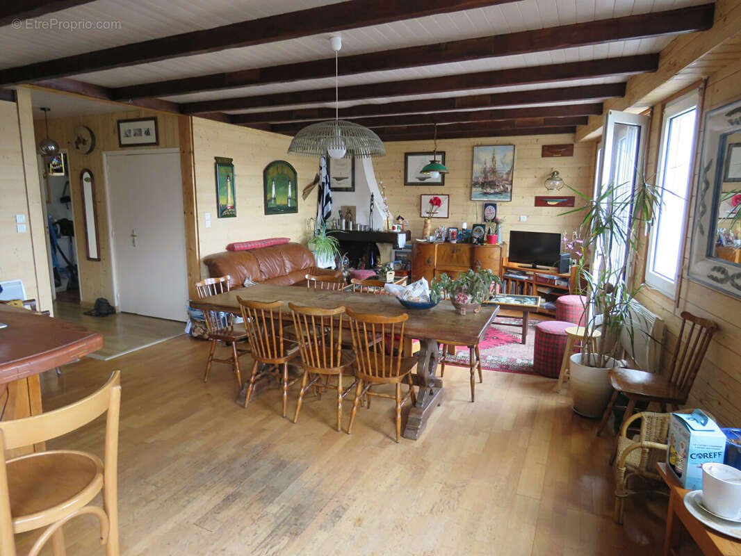 LESCONIL - Immeuble sur le port - photo 3