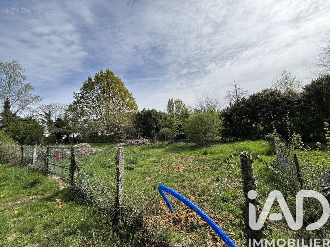 Photo 1 - Terrain à MORTCERF