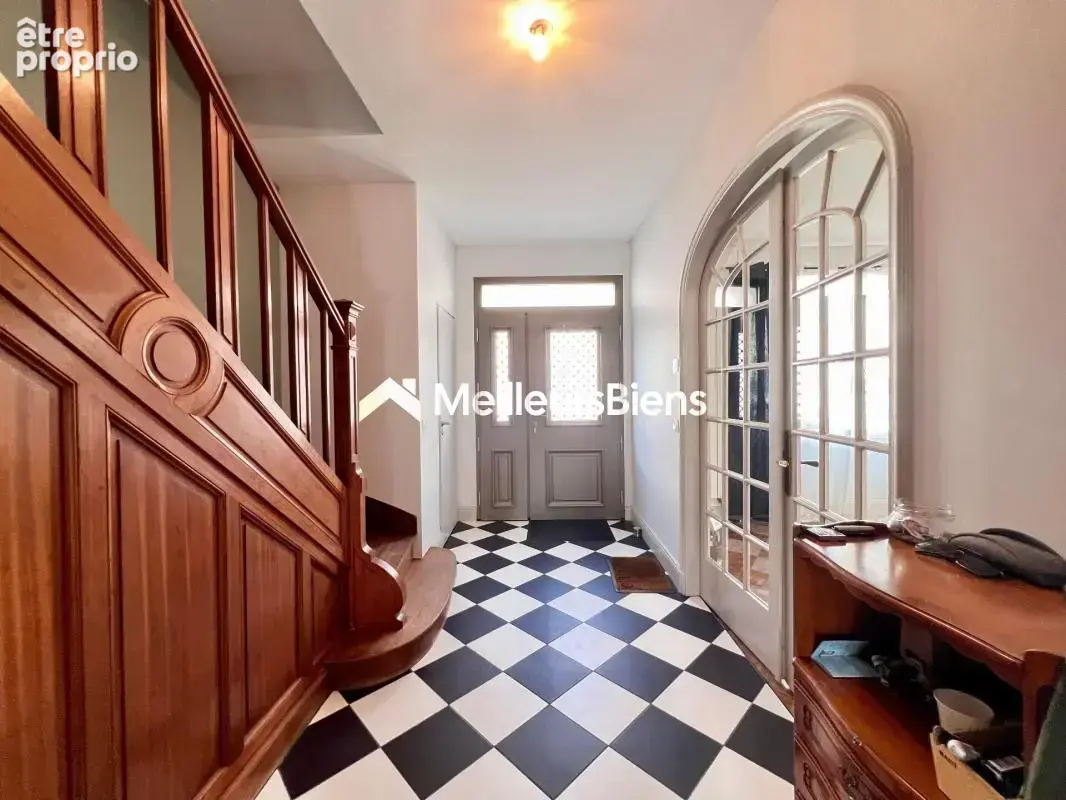 Maison Bourgeoise Rénovée avec Potentiel - 3 Chambres ( 4 possible ) avec Garage - Sacré Coeur - photo 2