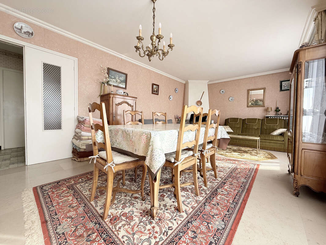 Maison à MORAINVILLIERS