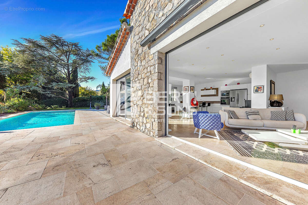Exclusivite - mandelieu produit rare !  villa 6 pieces en pierre rénovée - quartier recherché - photo 4