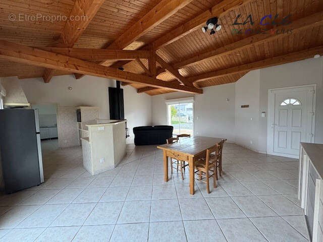 Maison à FAYE-SUR-ARDIN