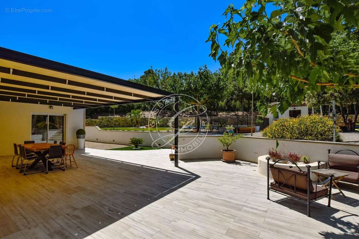 A vendre flayosc - villa  de 225 m2 avec piscine à pieds au village - photo 21