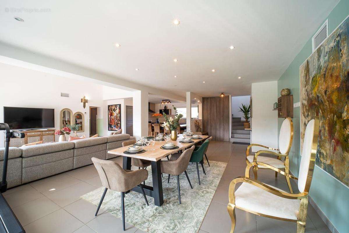 URGENT! Villa 9/10 pièces de 250m² sur terrain de 1250m² avec piscine à vendre / Céret 66400-66490 Vivès _ Saint-Jean-Pla-de-Cor - photo 15