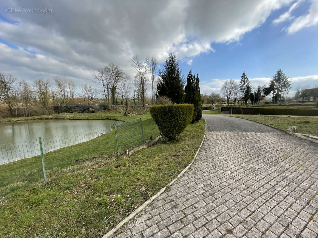 Maison à LES HAUTS-DE-CHEE