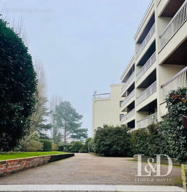 Appartement à VILLE-D&#039;AVRAY