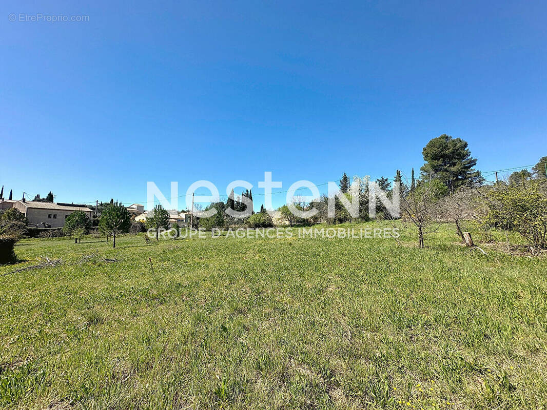 Terrain à LORGUES