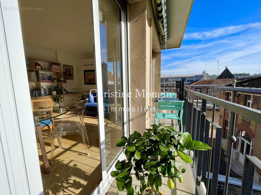 Appartement à NEUILLY-SUR-SEINE