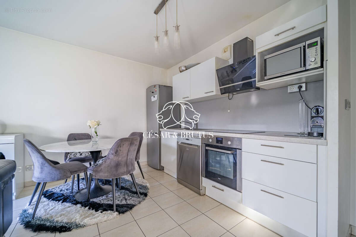 Appartement 68 m² à Saint-Fons  - photo 2