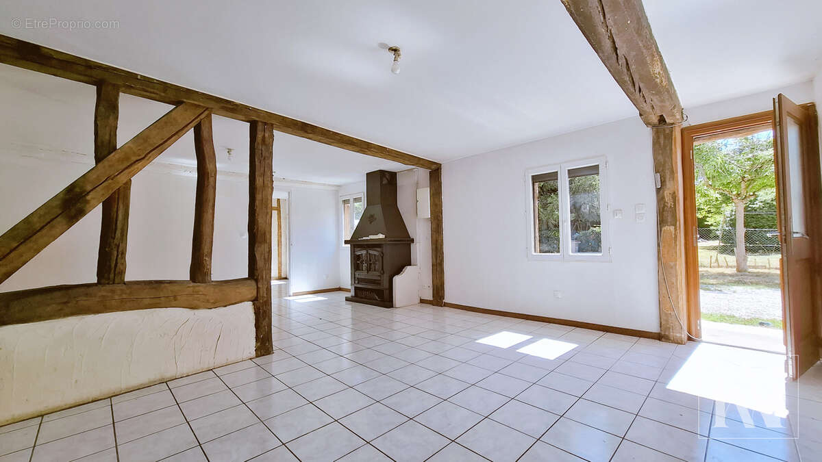 Maison familiale aux beaux volumes avec fort potentiel d'aménagement - photo 2