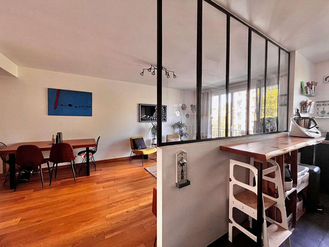 Appartement à PARIS-20E