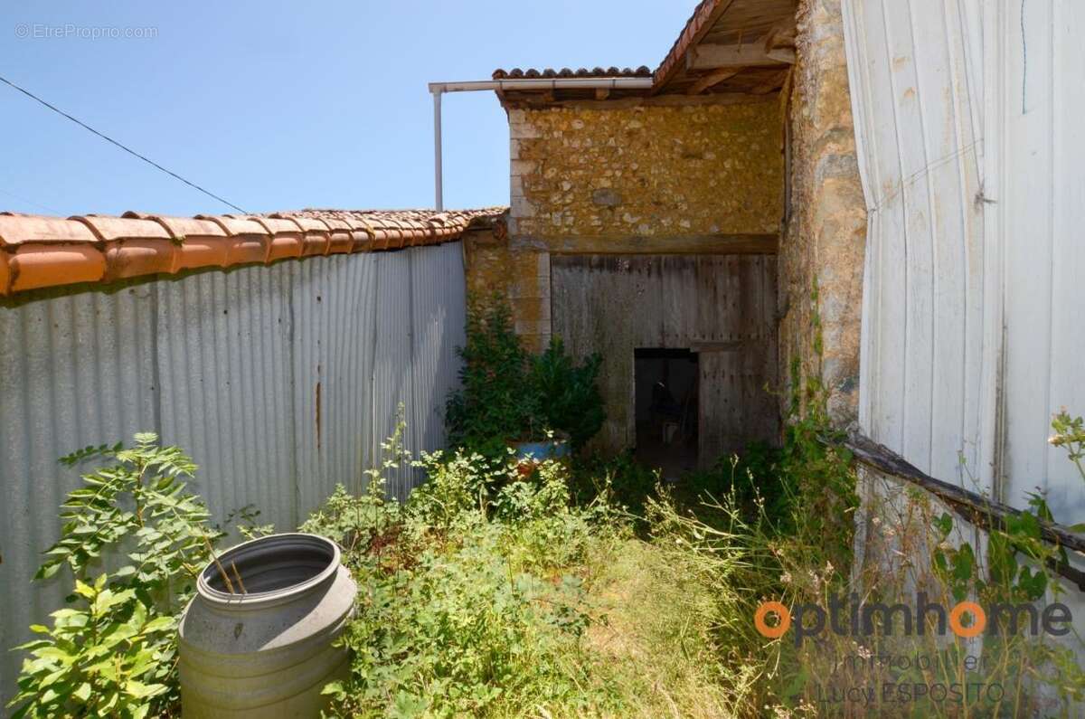  Ensemble immobilier avec énorme potentiel – Nieuil (Charente)  - photo 27