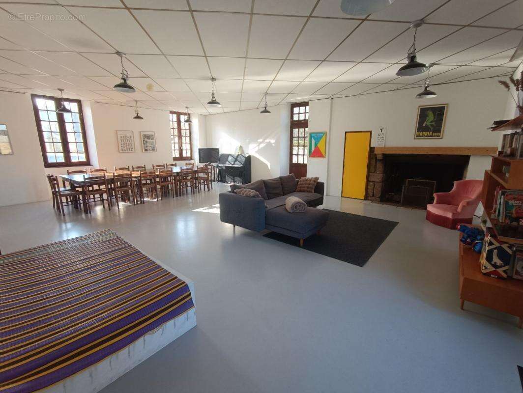 Maison à SALLES-CURAN