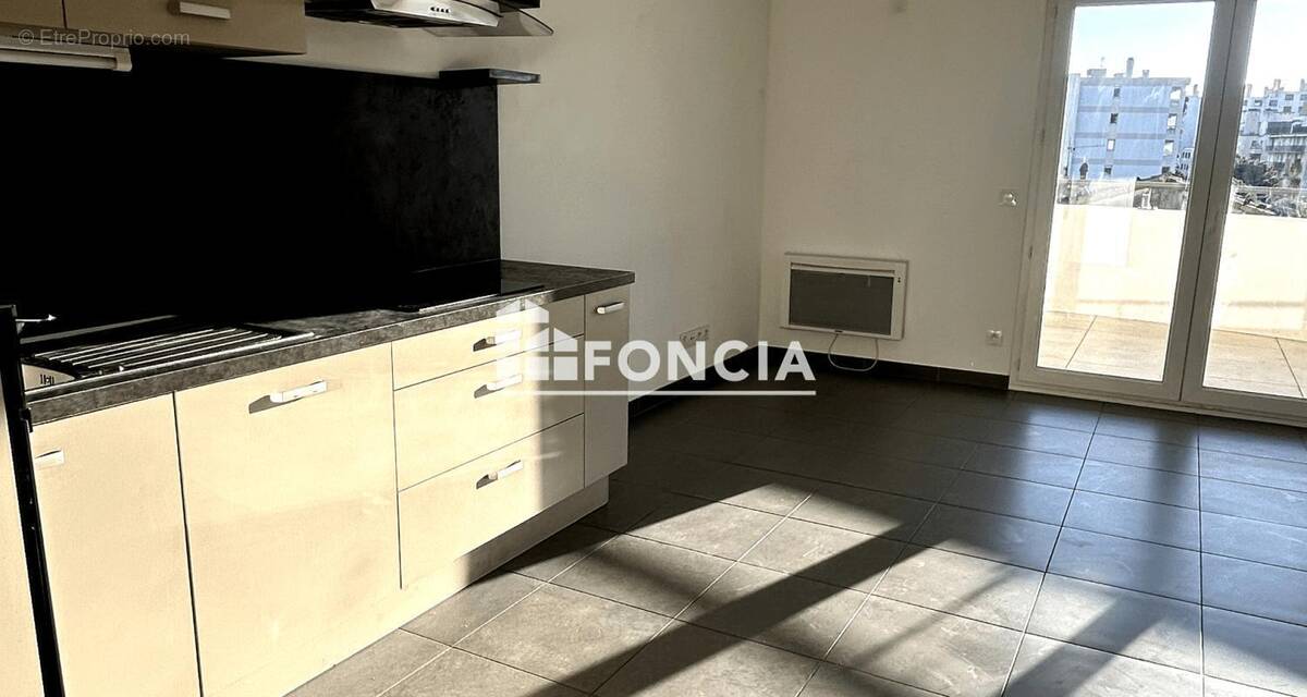 Appartement à MARSEILLE-4E